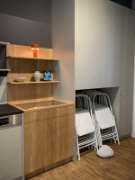 Innenausbau in Eiche und Decorspan Salbeigrün